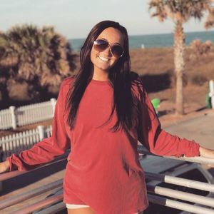 Meet your Posher, Caitlin